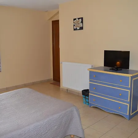 Отель Cote Midi D'hote Chaneins