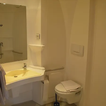 Hotel Cote Midi D'hote 2*